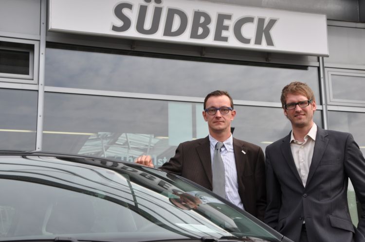 Marketingleiter Udo Schene und Geschäftsführer Andreas Raker lenken die Inhalte der Südbeck-Internetseite. (Foto: Richter)