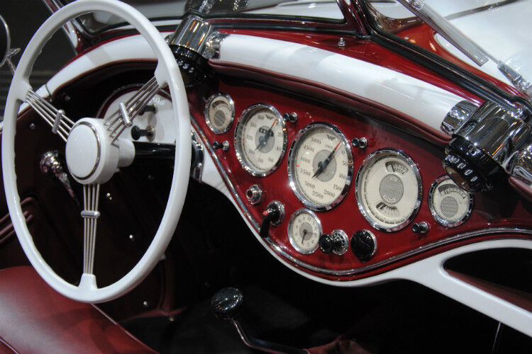 Formverliebte Schönheiten: Das Cockpit des Wanderer W 25 K (Baujahr 1937) könnte für so manchen Designer als Orientierung dienen. (Foto: Baeuchle)