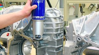 Das mobile Markiergerät DMM 20 wurde speziell für den flexiblen Einsatz an Montagearbeitsplätzen oder in Fertigungslinien konzipiert. (Archiv: Vogel Business Media)