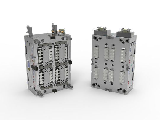 Lift&Strip²-System von Braunform: Die kompakte Bauweise ermöglicht eine effiziente Produktion mit 32 Kavitäten.(Bild:  Braunform)