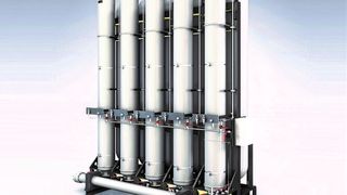 Speicheranlagen von Roth Hydraulics sind komplett verrohrt, verfügen über alle wichtigen Sicherheits- und Überwachungseinrichtungen und entsprechen internationalen Regelwerken. Sie sorgen für einen punktgenauen Kolbenhub an Bühlers stärksten Carat-Druckgießanlagen. (Bild: Roth Hydraulics)