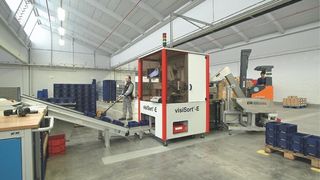 Know-how und modernste Technik für Qualitätssicherung und Logistik: Das b&m-Lieferprogramm umfasst rund 4000 Verbindungs- und Befestigungsteile, die häufig in enger Zusammenarbeit mit den Kunden entwickelt werden und insbesondere bei sicherheitsrelevanten Bauteilen eine 100 Prozent-Kontrolle erfordern. (Archiv: Vogel Business Media)