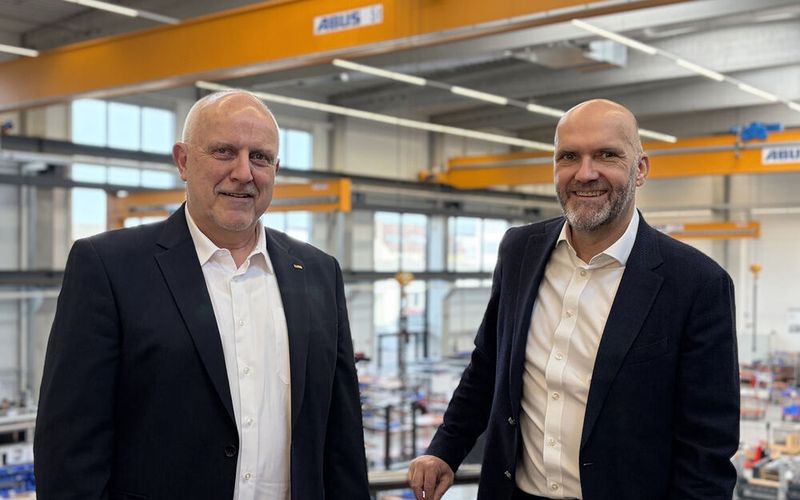 Diese beiden Herren werden die neuen Grenzebach-Geschäftsfelder Additive Solutions GmbH und Grenzebach Friction Stir Welding GmbH leiten. Für die Erstere wird das zunächst Dirk Burmann sein (rechts) und für Letztere Christian Herfert. (Bild: Grenzebach)