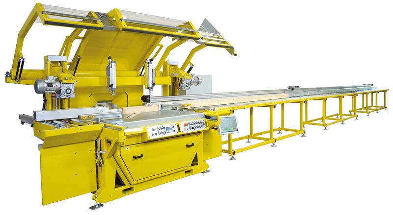 Die Zimmereikreissäge Gama 65 V3 kann Werkstücke mit einer Länge von bis zu 14 m verarbeiten. (Bild: Avola Maschinenfabrik A. Volkenborn GmbH & Co. KG)