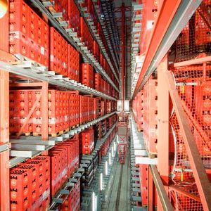 Blick auf das automatische Hochregallager für die Privatbrauerei Heinrich Reissdorf GmbH & Co.KG, das Westfalia Logistics Solutions Europe entwickelt hat...(Bild:  Westfalia)