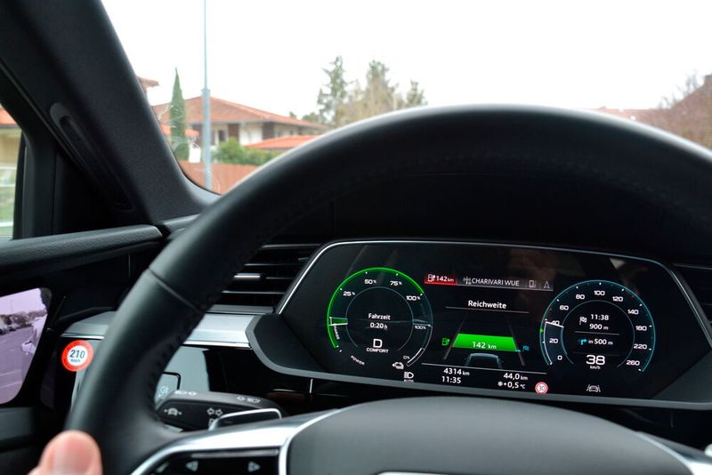 … und die Restreichweite 142 Kilometer betrug, … (Bild: Michel/»kfz-betrieb«)