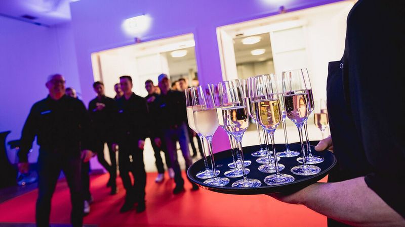 Im Anschluss an die Verleihung gab es beim Get-together genügend Möglichkeiten ... (Bild: Stefan Bausewein)