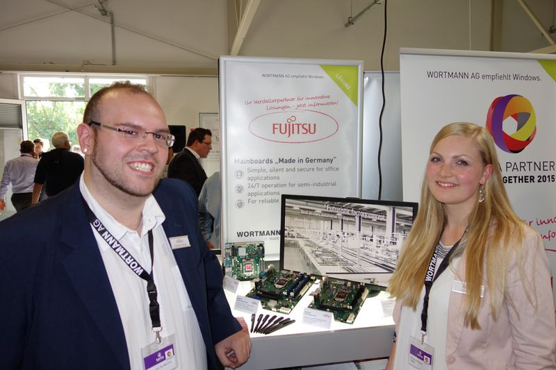 Emanuele De Marinis und Melanie Preuß, Fujitsu, hätten mit der Hexenküche eine Fahrgemeinschaft gründen können. (Bild: IT-BUSINESS)