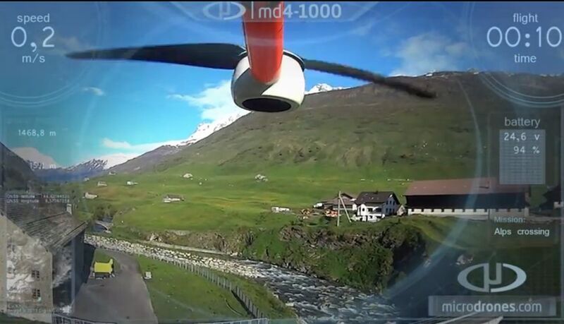 Alpen: Eine md4-1000 der microdrones GmbH überfliegt die Alpen (Microdrones)