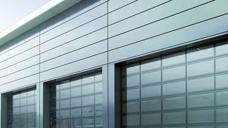 Das Hörmann-Industrietor ALR Vitraplan erhielt 2010 den renommierten Designpreis „Reddot Award“ in der Kategorie „Architektur und Interior Design“. Bild: Hörmann (Archiv: Vogel Business Media)