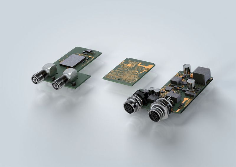 MICA ist eine modulare Plattform aus offener Hardware und Software. Im Unterschied zu Einplatinen-Computern – wie etwa Raspberry Pi – ist die Platine dreigeteilt. Eine davon kann frei bestückt werden. (Harting)