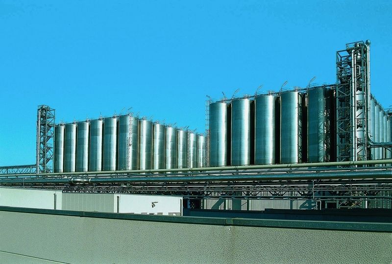 Schlüsselfertige Logistikanlagen – hier für Dow Chemicals in Schkopau – fordern die kontinuierliche Weiterentwicklung von Verfahren und Technologien.  (Bild: Zeppelin)