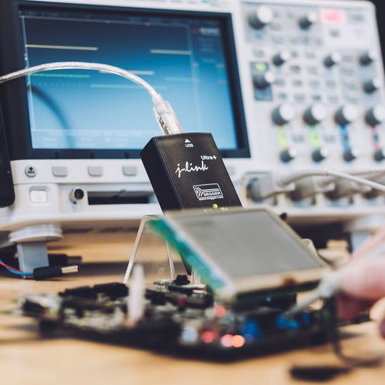 SEGGER Microcontroller verfügt über ein komplettes Set an Hard- und Software-Tools inkl. RTOS und Software-Bibliotheken für eingebettete Systeme und bietet Unterstützung während des gesamten Entwicklungsprozesses. SEGGER Microcontroller verfügt über ein komplettes Set an Hard- und Software-Tools inkl. RTOS und Software-Bibliotheken für eingebettete Systeme und bietet Unterstützung während des gesamten Entwicklungsprozesses.
