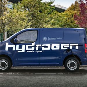 Den 1-Tonner-Trapo Jumpy gibt es alternativ auch mit Brennstoffzellen-/Wasserstoff-Antrieb.(Bild:  Astuce Productions/Citroën)