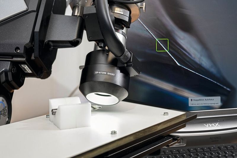 Exaktes Vermessen des Werkzeuges, die Schneide kann maximal herangezoomt werden, dass auch das Profil der Schneidkanten perfekt vermessen werden kann. (Bild: Thomas Entzeroth)