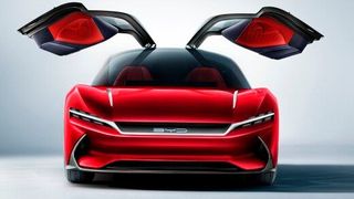 Flügeschlag zur Spitze? BYD (im Bild) und Tesla belegen laut einer US-amerikanischen Analyse bei den Elektroautos global die beiden ersten Plätze. Europäische und vor allem deutsche Elektroautohersteller sollen demnach mehr und mehr ins Hintertreffen geraten ... (Bild: BYD)