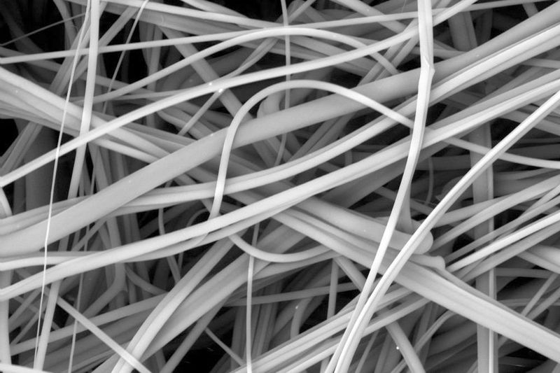 Im Vergleich dazu das neue Fasermaterial von UFI ohne zusätzliche Beschichtung. (UFI)