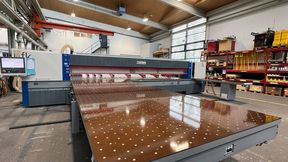 Jetzt gibt es endlich eine Säge mit XXL-Drehtisch, damit man sozusagen tonnenschwere Kunststoff- oder Faserverbundwerkstoff-Platten oberflächenschonend und flott schneiden kann. Sie heißt FK-6 und gebaut hat sie IMA Schelling Precision. Lesen Sie hier, was man gemacht hat ... (Bild: IMA Schelling Precision)