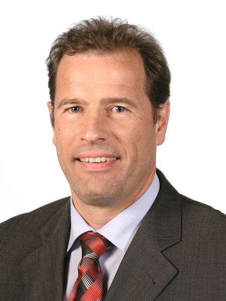 Jens Andresen, Produkt-Manager Industrie-Steckverbinder, Phoenix Contact: „Besonders effizient sind die neuen Industriesteckverbinder und Kabeleinführungssysteme von Phoenix Contact. Bei der Herstellung werden - gegenüber konventionellen Lösungen aus Aluminium-Druckguss - rund 70 Prozent Energie eingespart. Diese Technik wollen wir in den nächsten Jahren konsequent ausbauen.“ (Bild: Phoenix Contact)