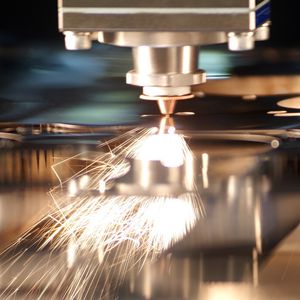 Das Produktspektrum wurde schnell um hocheffiziente Laserschneid- und Laserschweißzellen erweitert.