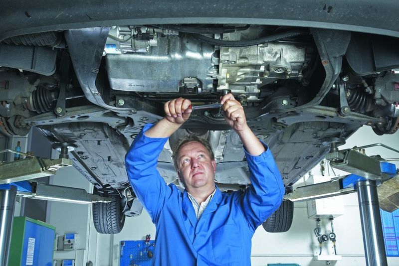 Der Austausch bzw. die Demontage eines ZMS ist mit reichlich Arbeit verbunden. Gerade auch deshalb sollte an neuen Schwungradschrauben keinesfalls gespart werden. (Archiv: Vogel Business Media)