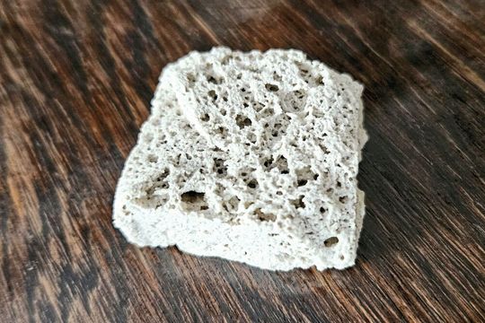 Mineralisierter fester „Porenstein“(Bild:  Fraunhofer IKTS)