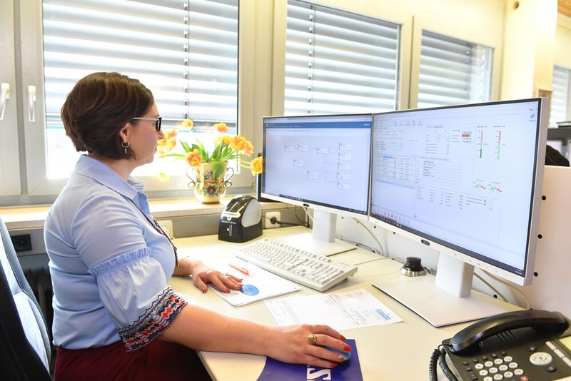 In der Arbeitsvorbereitung werden die Auftragsdaten in Teamcenter angelegt und anschließend die Produktion angestoßen. (Bild: Siemens)