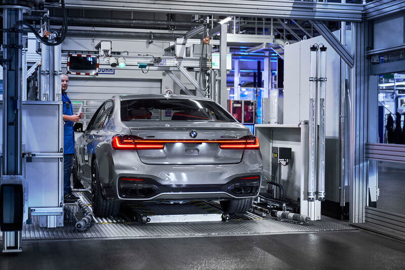 Komplexe Bauteile seien bereits vor Produktionsbeginn virtuell auf Passgenauigkeit überprüft worden.  (BMW)