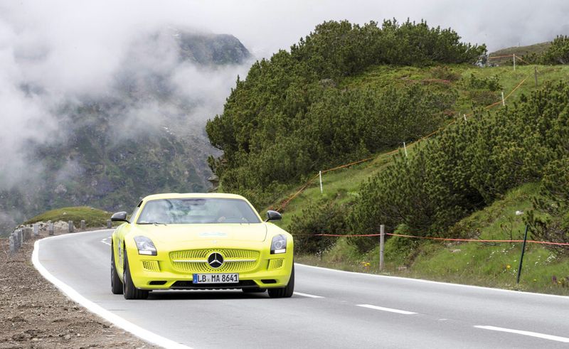 Auch der Elektrosportwagen SLS AMG Electric Drive ist mit einem Batterie-Management-System ausgestattet. (Bild: AMG)