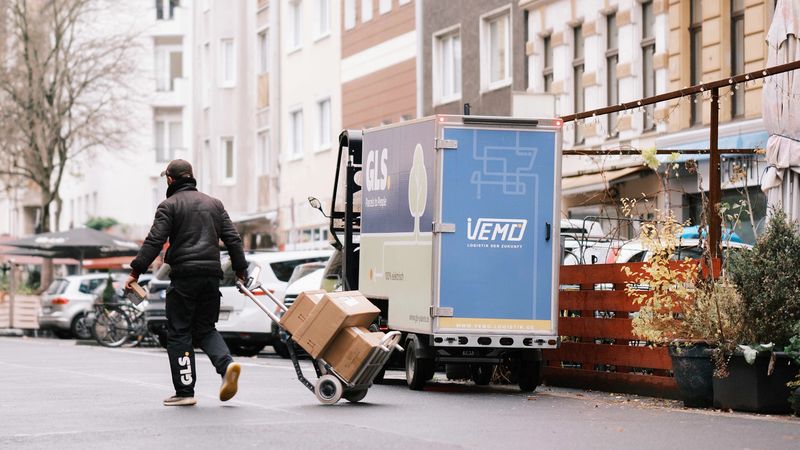 Mit dem XXL-Fahrradauflieger werden Pakete in Großstädten emissionsfrei geliefert.(Bild:  Zemmi GmbH)