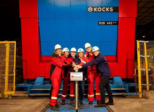 Drauf auf den Buzzer! Die GMH-Gruppe beim Start von Europas einzigartiger Walzstraße in Georgsmarienhütte. Lesen Sie hier, was die Anlage zu leisten imstande ist ...(Bild:  GMH-Gruppe)