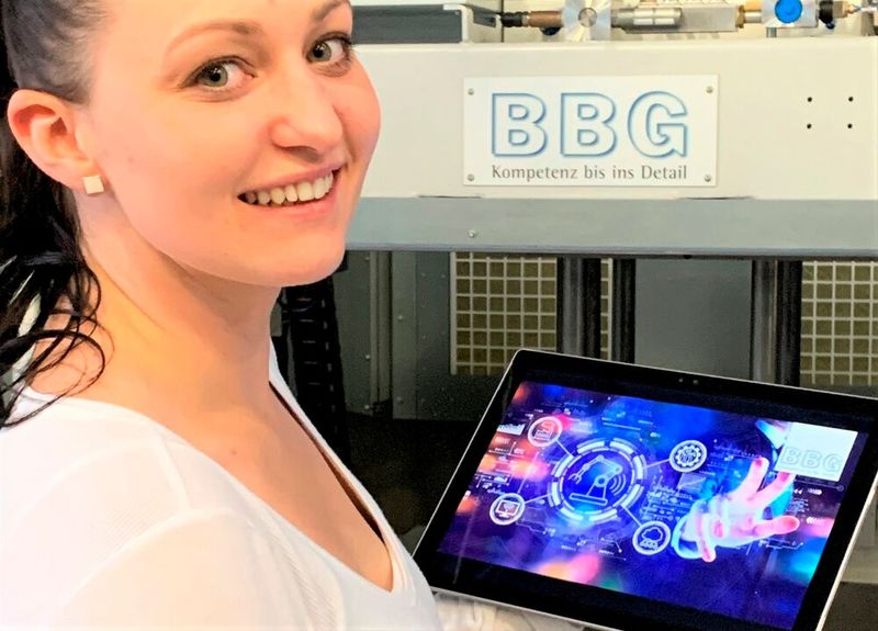 BBG ist ein Spezialist für die Kunststoffverarbeitung, mit einer besonderen Kompetenz für Polyurethan (PUR). Jetzt verlässt man die konventionellen Wege und nutzt die Chancen aus der Welt der Künstlichen Intelligenz und des Maschinellen Lernens, um in die Zukunft zu steuern. BBG ist ein Spezialist für die Kunststoffverarbeitung, mit einer besonderen Kompetenz für Polyurethan (PUR). Jetzt verlässt man die konventionellen Wege und nutzt die Chancen aus der Welt der Künstlichen Intelligenz und des Maschinellen Lernens, um in die Zukunft zu steuern.