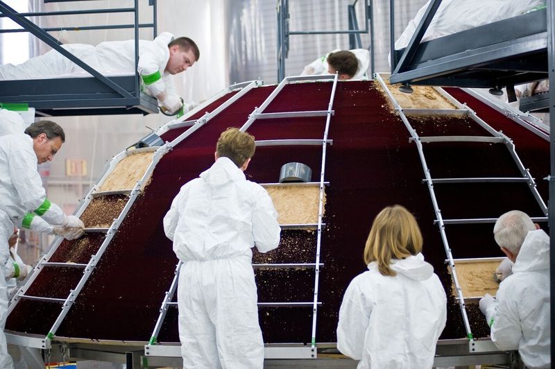 Wegen seiner hohen Hitzebeständigkeit, dem geringen Gewicht und seiner flexiblen Eigenschaften ist das Eccospheres-System von Trelleborg seit den Anfängen des US-Weltraumprogramms ein wesentlicher Bestandteil von Ablations-, Isolations- und Haftsystemen für Raumfahrzeugkonstruktionen. (Bild: Trelleborg)