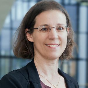 „Als größte chemiewissenschaftliche Gesellschaft in der EU sind wir uns der Bedeutung nachhaltiger Wissenschaft bewusst, nehmen Verantwortung wahr und gehen mit gutem Beispiel voran“, betont GDCh-Präsidentin Prof. Dr. Stefanie Dehnen.(Bild:  GDCh)