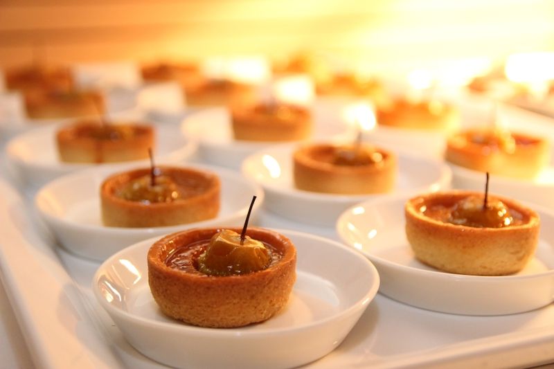 Ausklang des Innovation Awards nach der Verleihung in entspannter Atmosphäre und bei gutem Essen. (Bild: Schäffner/PROCESS)