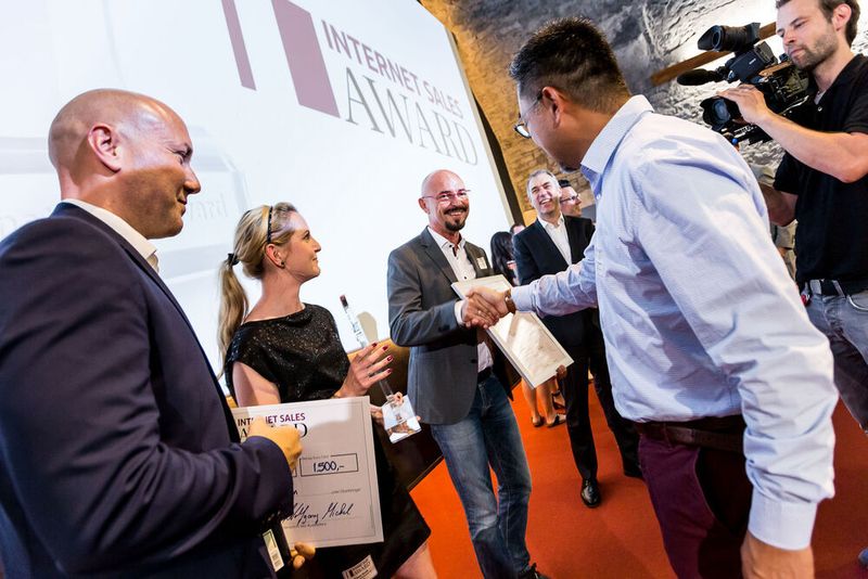 Koch Automobile hat seine Website zum digitalen Dreh- und Angelpunkt für Kunden und Mitarbeiter ausgebaut. Die Jury gratulierte. (Stefan Bausewein)