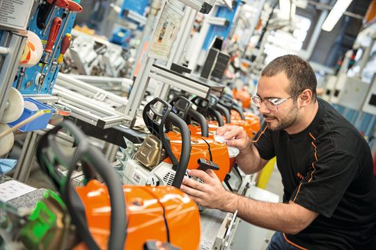Der Kettensägenhersteller Stihl befürchtet Wettbewerbsnachteile durch das deutsche Gesetz. Der Kettensägenhersteller Stihl befürchtet Wettbewerbsnachteile durch das deutsche Gesetz.
