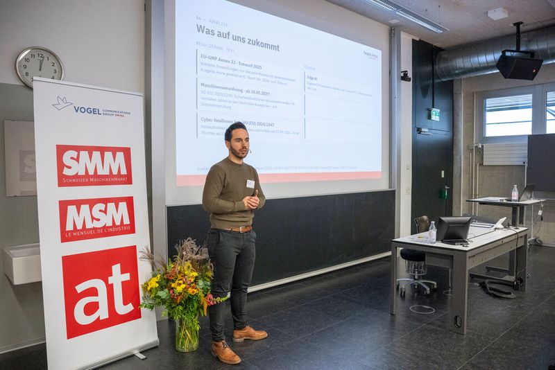Raphael Scheibler, Head of Machine Vision bei Fabrimex Systems in seinem Referat wie KI bewusst eingesetzt oder bewusst weggelassen wird. (Bild: Thomas Entzeroth)