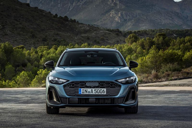 Das Gesicht in der Menge: Der breite und flachere Singleframe und die dreidimensional modellierten Air Curtains sollen „Technologie sichtbar machen“. (Bild: Audi)