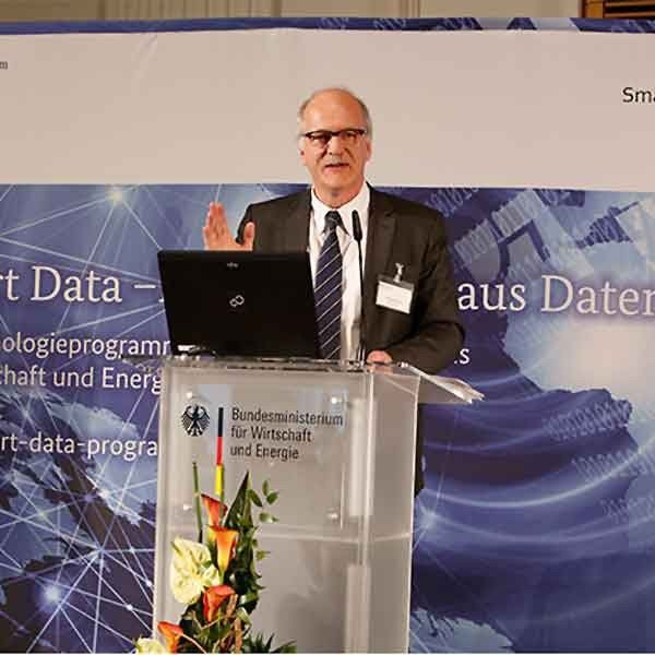 Thomas Hahn von der Siemens AG hielt eine Keynote zum Thema 