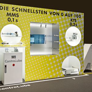 KNOLL Modulmaschine demonstriert realitätsnahen Einsatz von KSS- und MMS-Lösungen, Plattenbandförderer und Rückpumpstation.