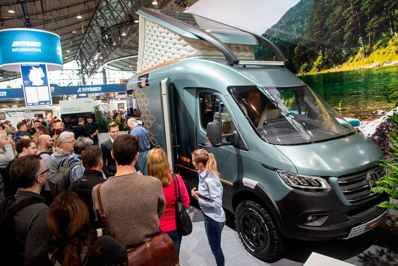 Ein isoliertes Aufstelldach, eine Treppe und eine Heckterrasse sind die spektakulärsten Features der „Vision-Venture“-Studie von Hymer. (Messe Stuttgart)