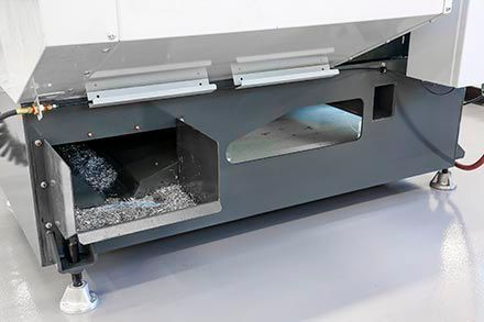 Pour cette reconception, les ingénieurs ont étudié les différents moyens permettant d’améliorer les machines à tous les égards. Ici, la zone d’enlèvement des copeaux a été agrandie pour faciliter l’élimination des copeaux. (Haas Automation)