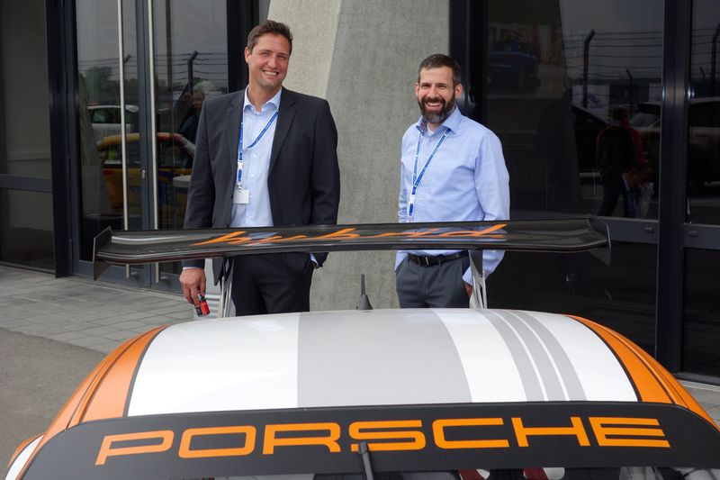 Die ASUS Jungs würden am liebsten einen Porsche mitnehmen. (Bild: IT-BUSINESS)