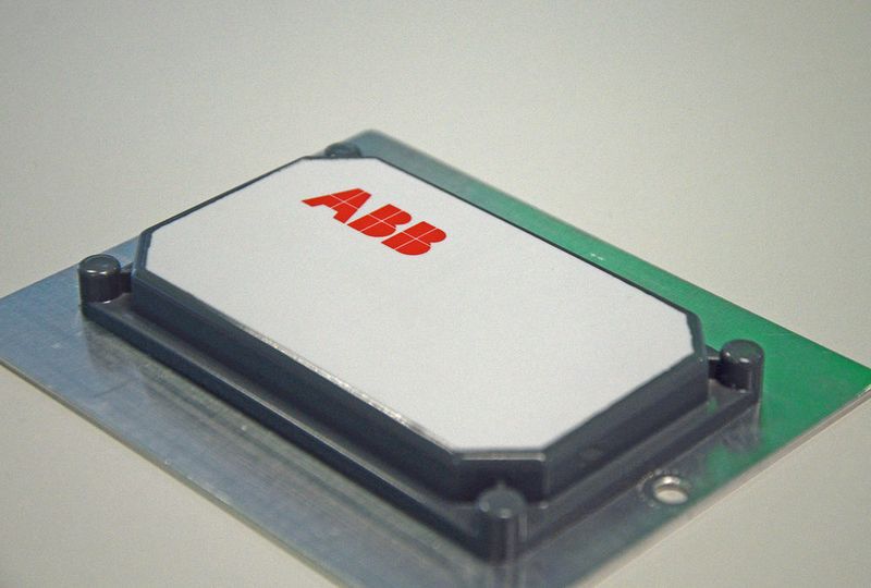 Der für Niederspannungsmotoren entwickelte Sensor sammelt Daten über den Motorzustand und macht ein auf Daten basierendes Flottenmanagement möglich. (Stefanie Michel)