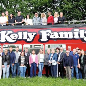 Die Mitglieder der Gütegemeinschaft Autoberufe trafen sich auf dem Anwesen von Joey Kelly in Lohmar bei Bonn.  (Bild: Schmidt - VCG)