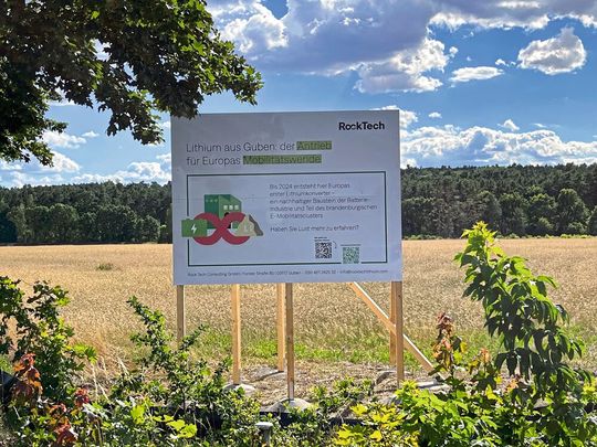 Erster Lithium-Konverter in Deutschland: Aus dem brandenburgischen Guben sollen jährlich 10.000 Tonnen hochreines Lithiumhydroxid für Mercedes-Batterien geliefert werden.(Bild:  RockTech Lithium Inc./Mirco Wojnarowicz)