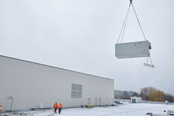 Einfacher Standortwechsel, schnelle Inbetriebnahme und hoher Schutz für die IT-Infrastruktur - dank der vorzertifizierten Container-Lösungen von Rittal. (Rittal)