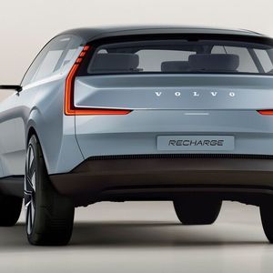 Die Karosserieüberhänge wurden vorne und hinten verkürzt.(Bild:  Volvo)