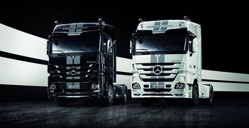 Die Mercedes-Benz Sondermodelle sind wahlweise in Diamantweiß (White Liner) oder Obsidianschwarz lackiert (Black Liner), (Archiv: Vogel Business Media)